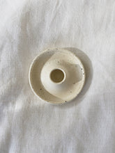 Load image into Gallery viewer, candle holder - toi toi