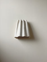 Load image into Gallery viewer, bespoke wave sconce - toi toi preorder
