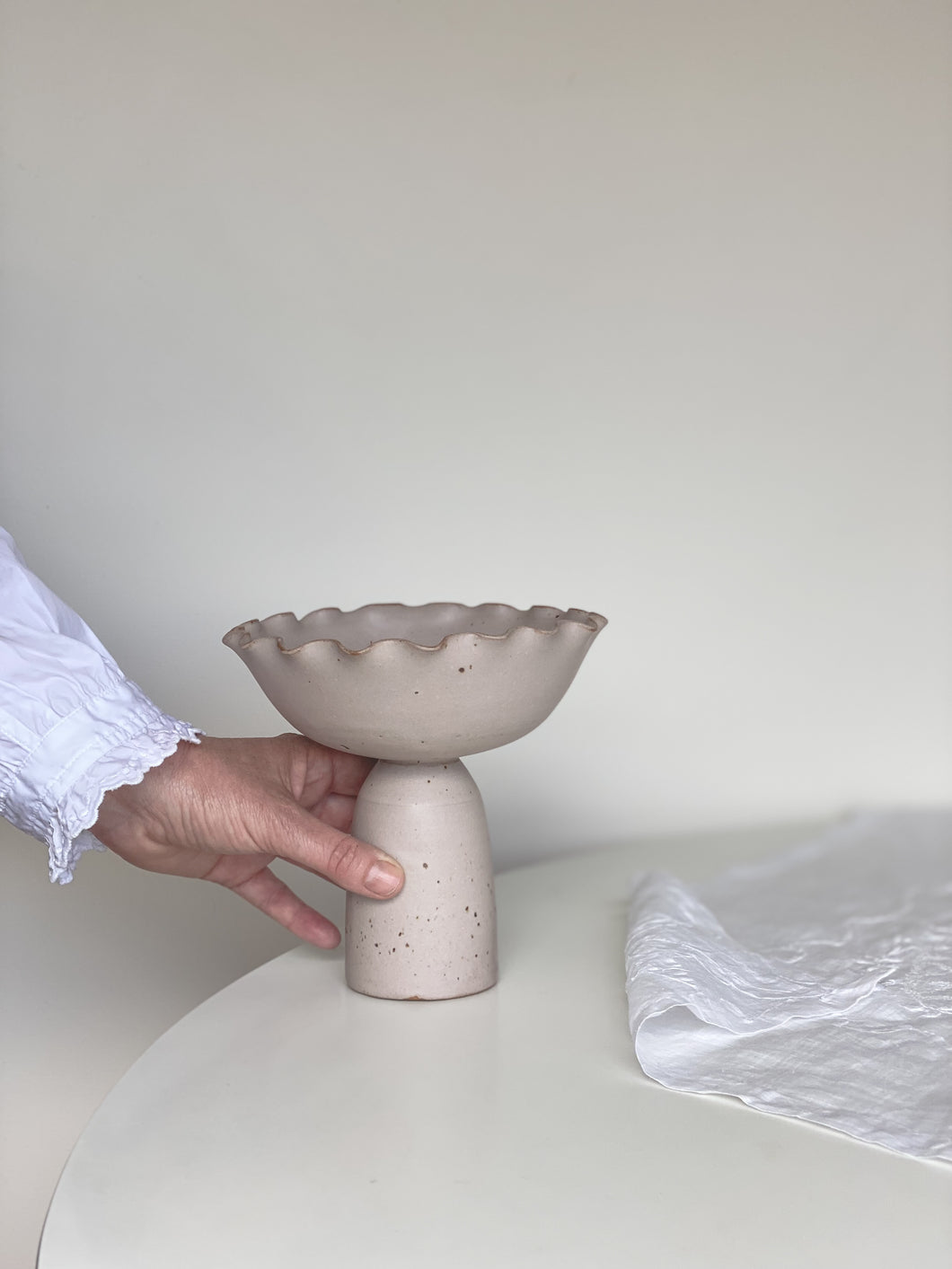 ruffle pedestal bowl 23 - rose