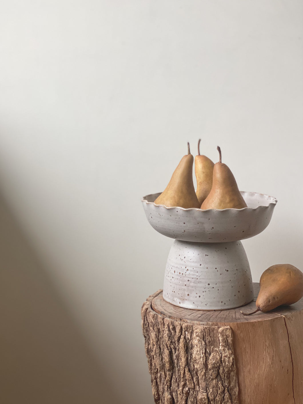 ruffle pedestal bowl 34 - cloud