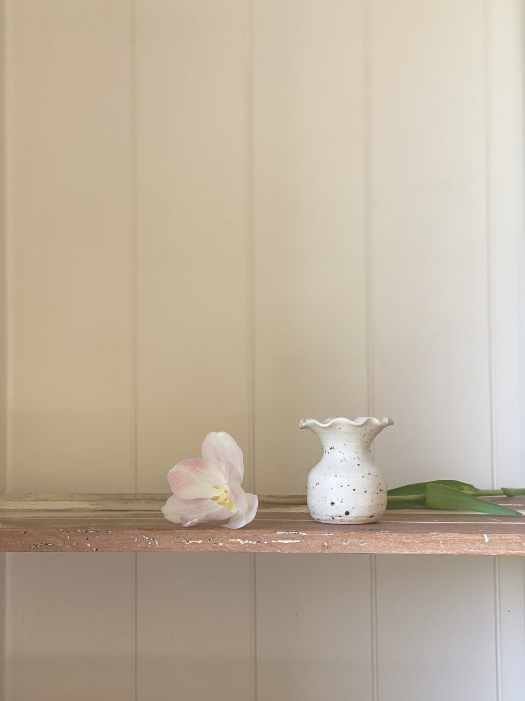 ruffle bud vase 485 - one of a kind - toi toi