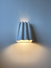 Load image into Gallery viewer, bespoke wave sconce - toi toi preorder
