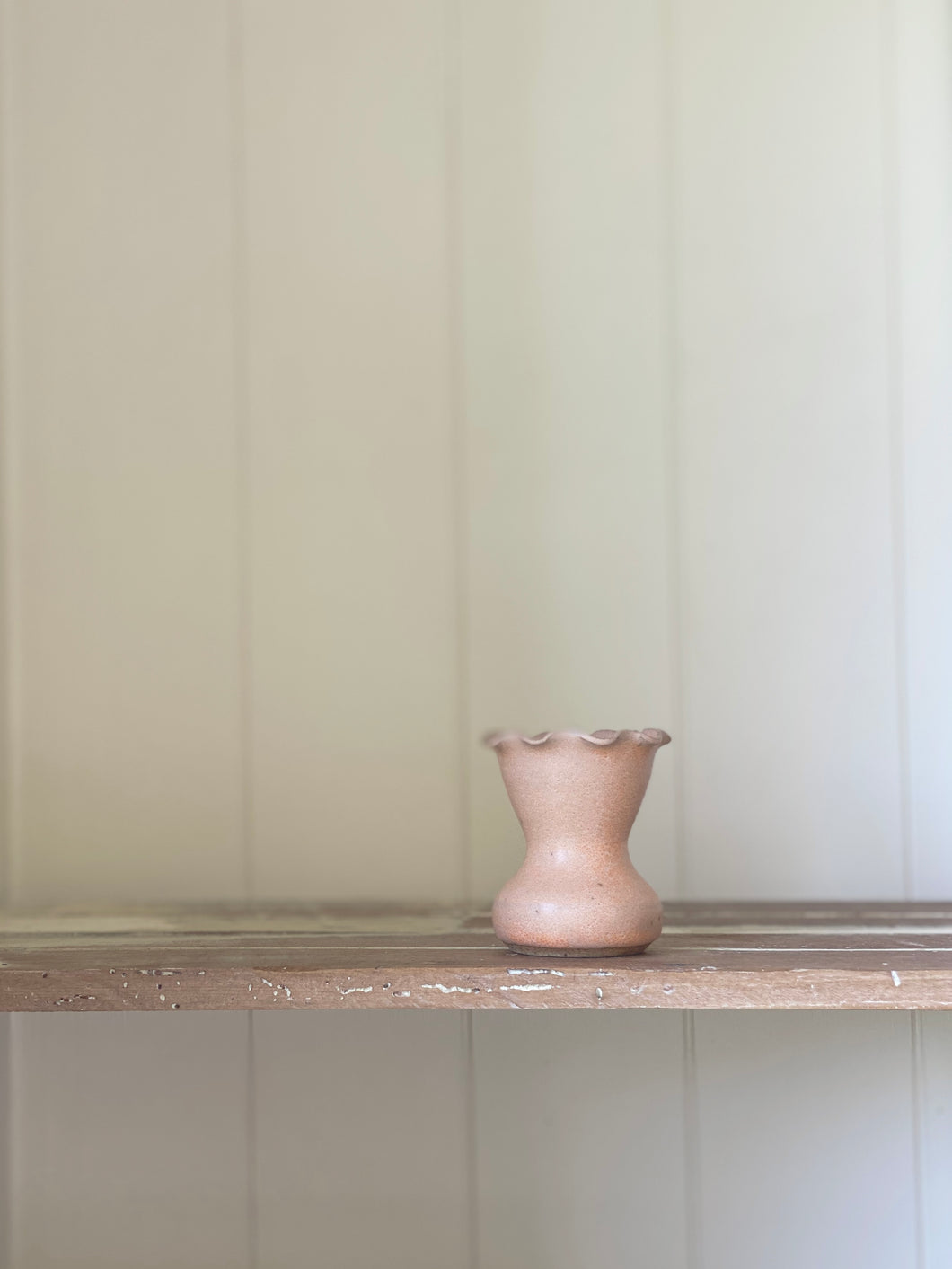 ruffle bud bud vase 512 - one of a kind - peach