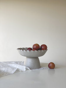 ruffle pedestal bowl 25 - cloud - extra large