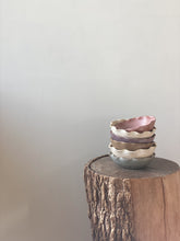Load image into Gallery viewer, Mini bowl - grape ruffle
