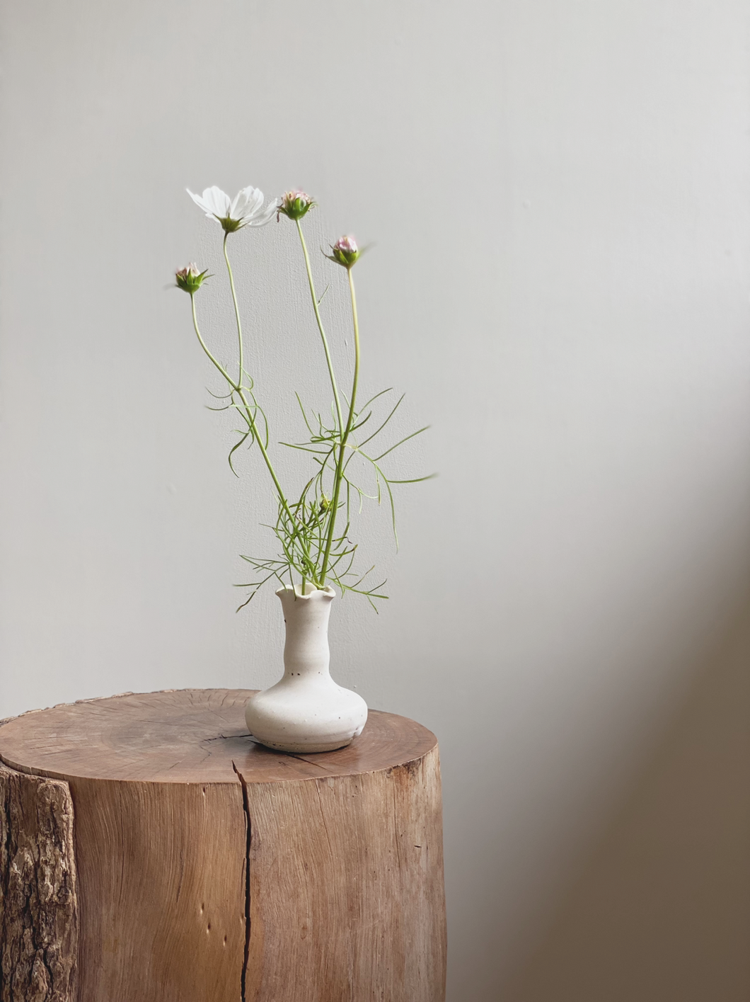 ruffle bud vase 485 - one of a kind - toi toi