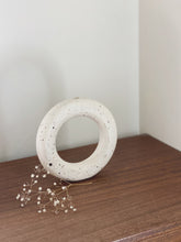 Load image into Gallery viewer, Large hoop vase - toi toi
