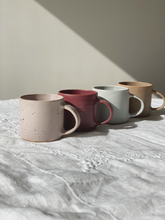 Load image into Gallery viewer, Set of 4 cups - everyday range

