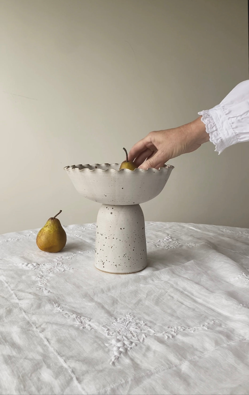 ruffle pedestal bowl 16 - cloud - extra large
